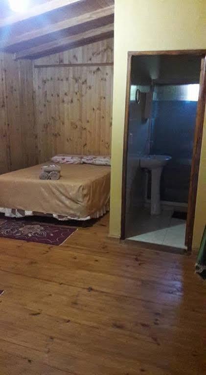 Hostal Residencial Azaleas Place Puerto Iguazú